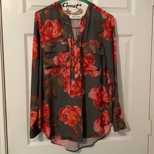 Top a.n.a brand, size M. Long sleeves polyester.